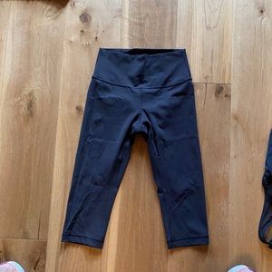 Lululemon Size 6 wunder under. Black crop pants